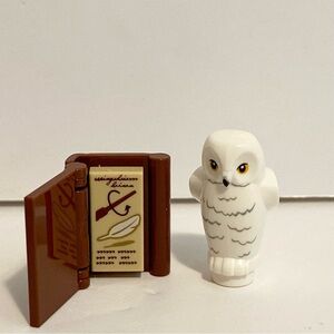 LEGO Minifigure Hedwig the Owl Harry Potter Mini Figure + Brown Book Toy